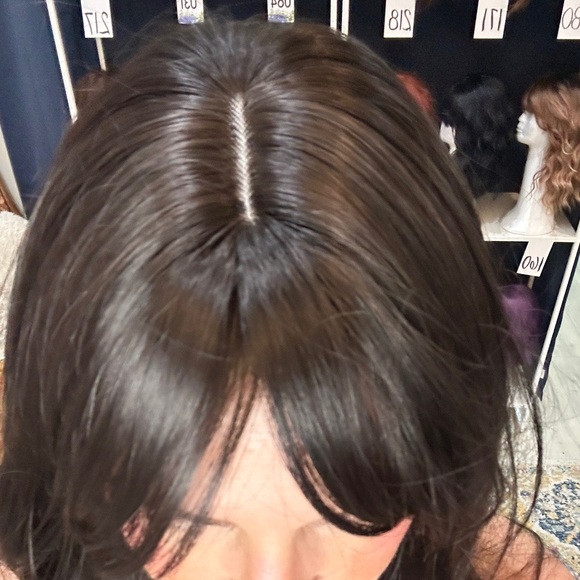 175 Black 24” Straight bangs layered wig synthetic - Picture 3 of 3